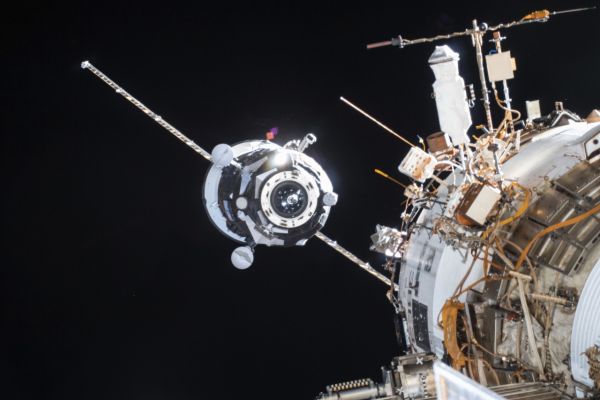 international-space-station-015A55D6A5-8635-B048-BC0A-33D56EBA211F.jpg